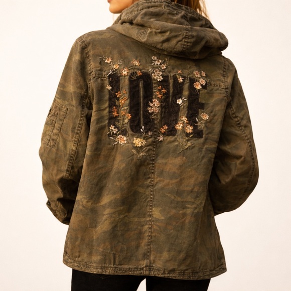 American Eagle Outfitters Jackets & Blazers - American eagle camo with embroidered/velvet back details hooded utility jacket